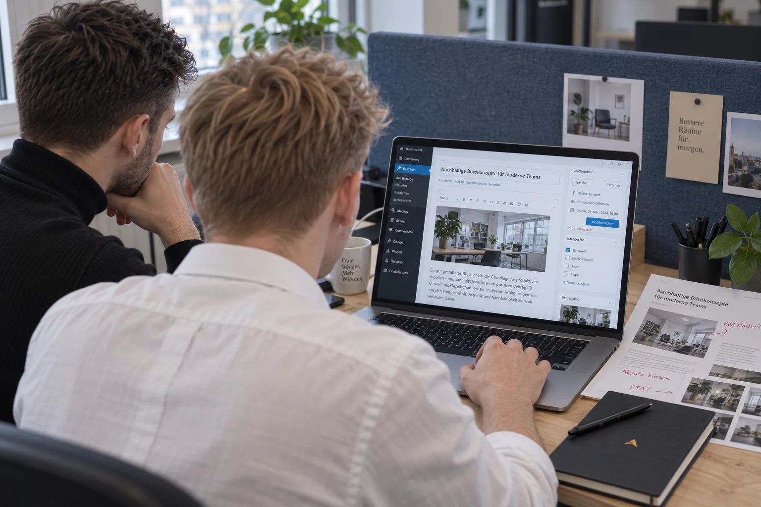 Bearbeitung eines Website-Beitrags im CMS mit redigiertem Ausdruck daneben